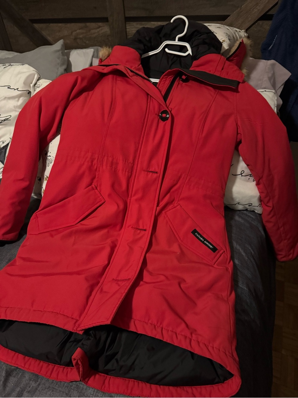 Canada Goose Women's Puffer Parka with Hood. Medium.